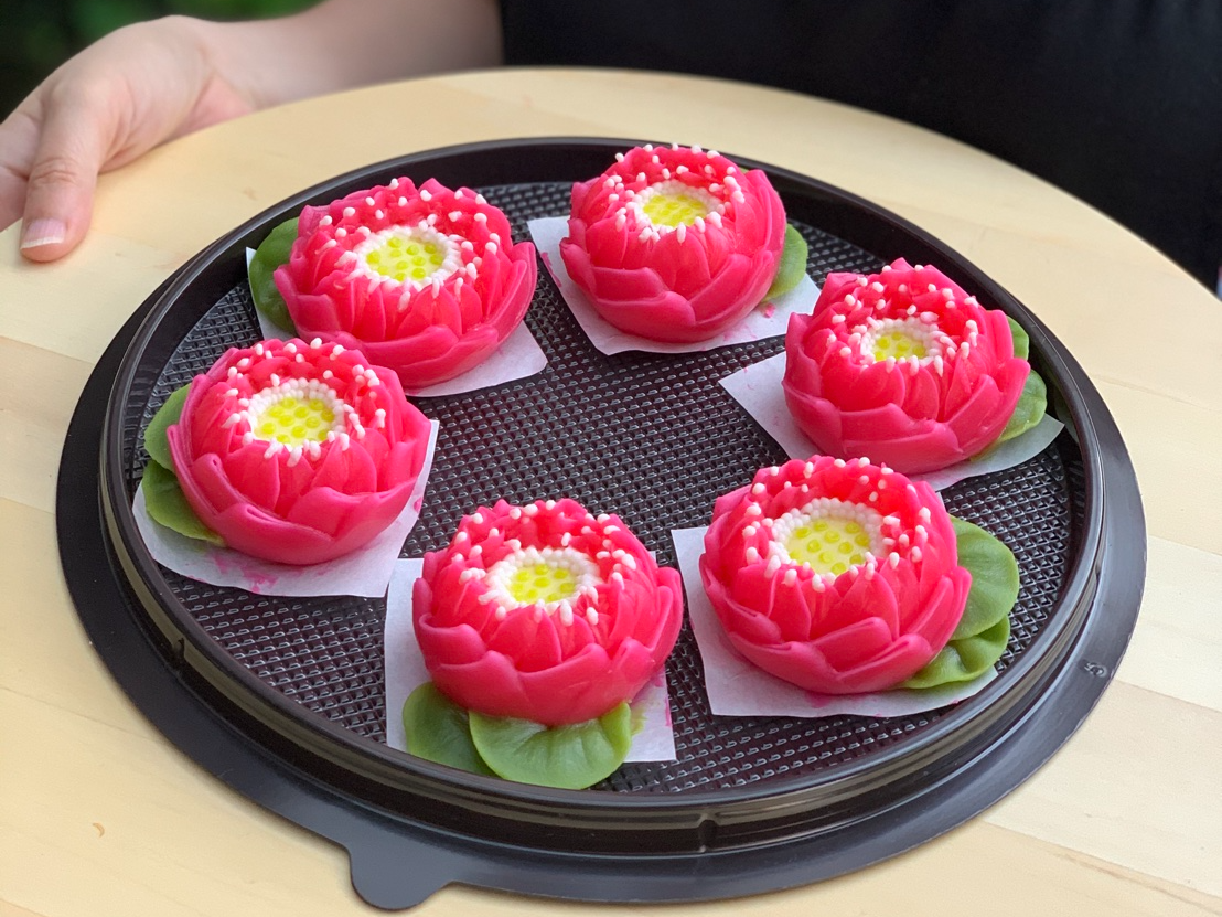 อาลัวดอกบัวพับกลีบ