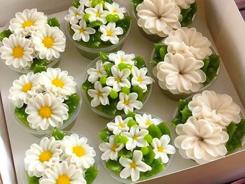 ขนมชั้นแต่งหน้าอาลัวดอกไม้ไทย ( แบบ ขนาด 1 ปอนด์ หรือ 9 ถ้วย ) 