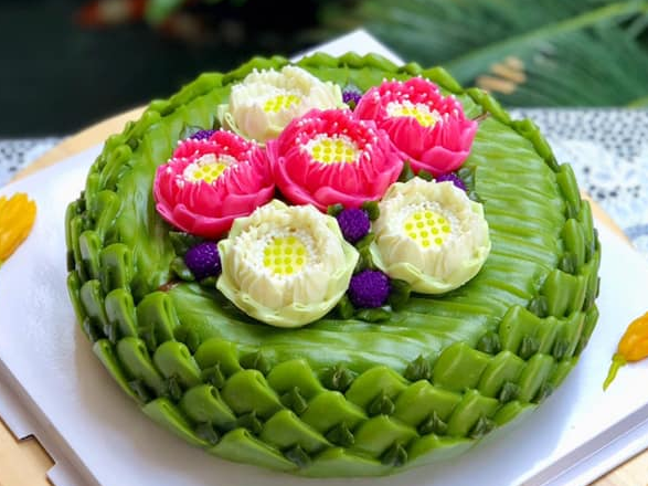 ขนมชั้นแต่งหน้าอาลัวกระทง