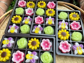 ขนมชั้น (ชิ้นลายดอกไม้ 5 เซน)