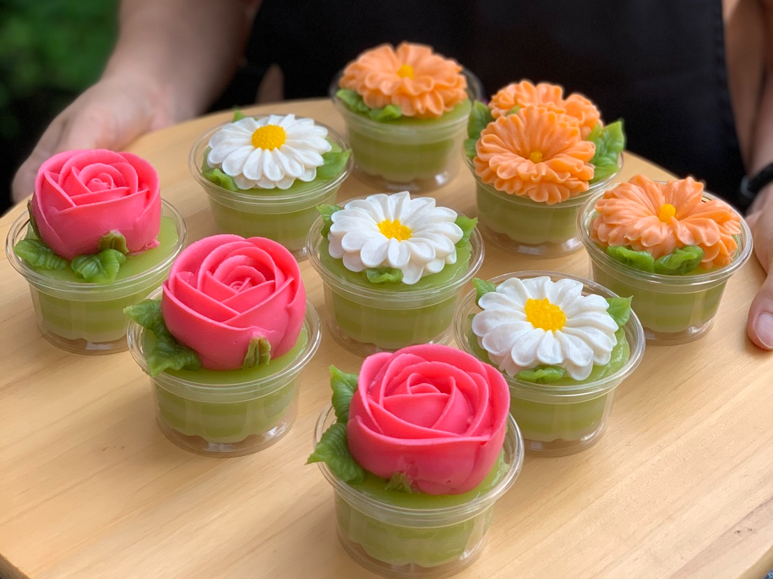 ขนมชั้นแต่งหน้าอาลัวสด ( แบบขนาด 1ปอนด์ | เก้าถ้วย เลือกอย่างใดอย่างหนึ่ง )