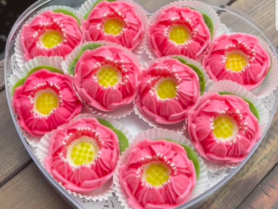 อาลัวดอกบัวพับกลีบสีชมพู